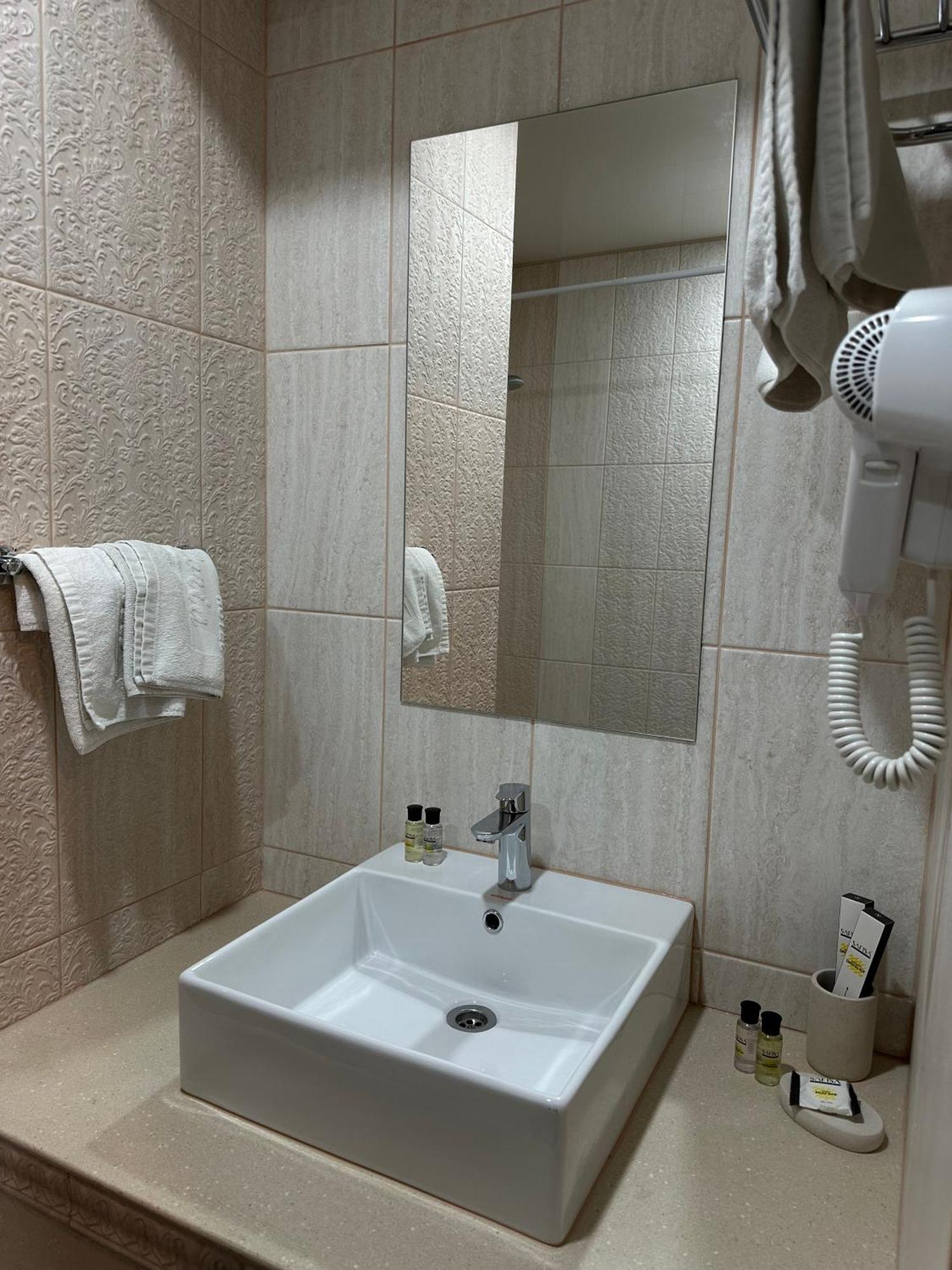 בורובויה Hotel Gloria Deluxe מראה חיצוני תמונה